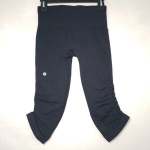 Lululemon Yoga Active Seamlessly Street Crop Black 16.5" Legging Pant Size 4